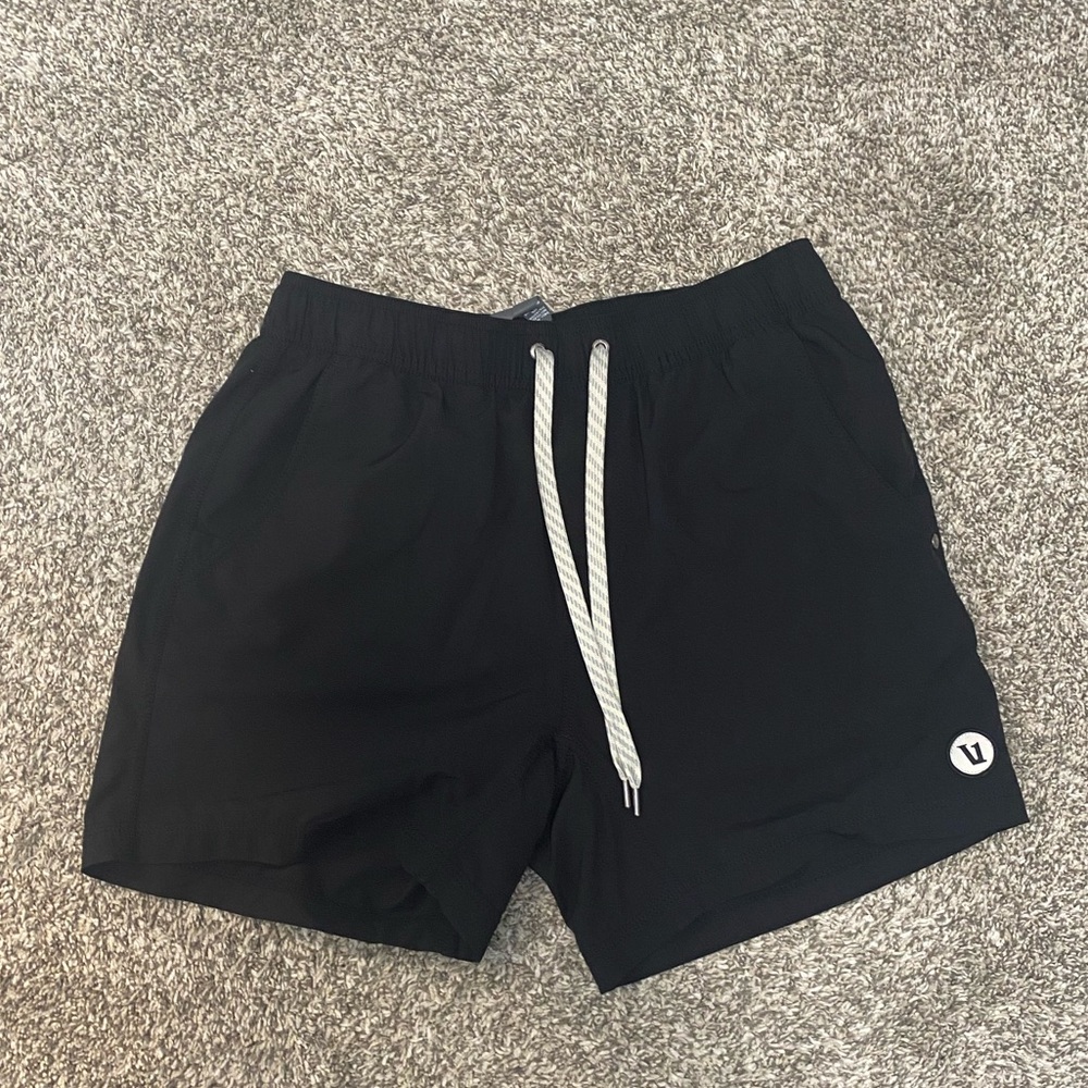 Never worn black men’s Vuori shorts size m
